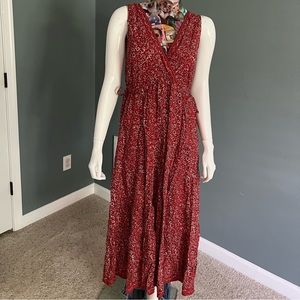 Woman’s Max Studio V neck, short sleeved, long dress, size M